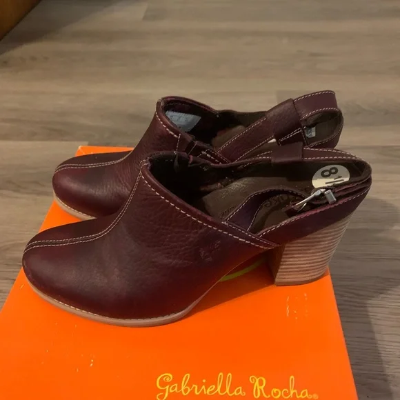 Like new Timberland clogs Size 8 1/2 - Picture 1 of 4